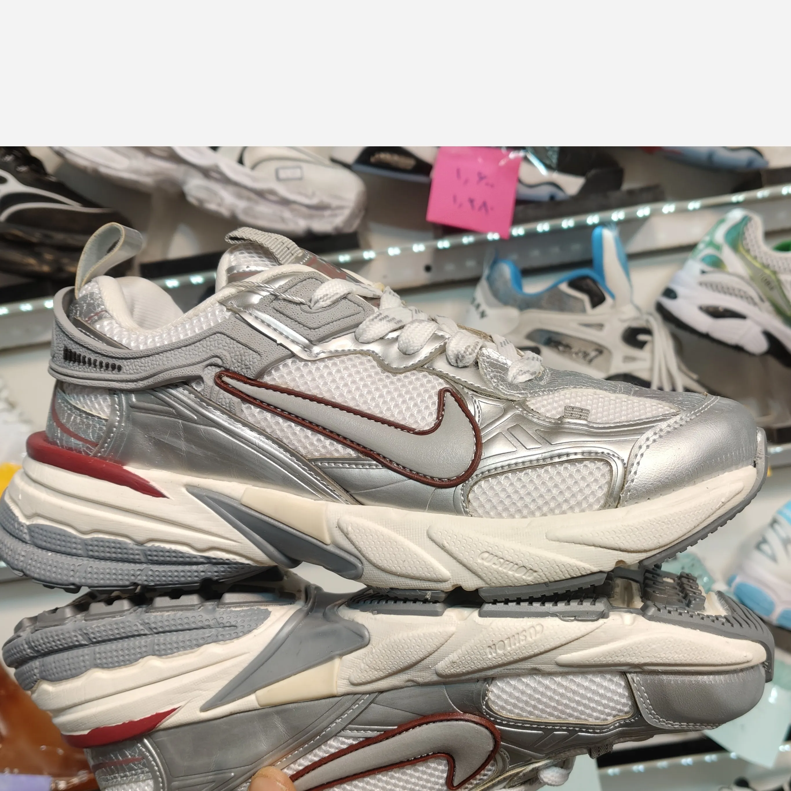 کفش اسپرت مردانه نایک مدل V2K رنگ خاکستری نقرهای سایز 41 تا 44