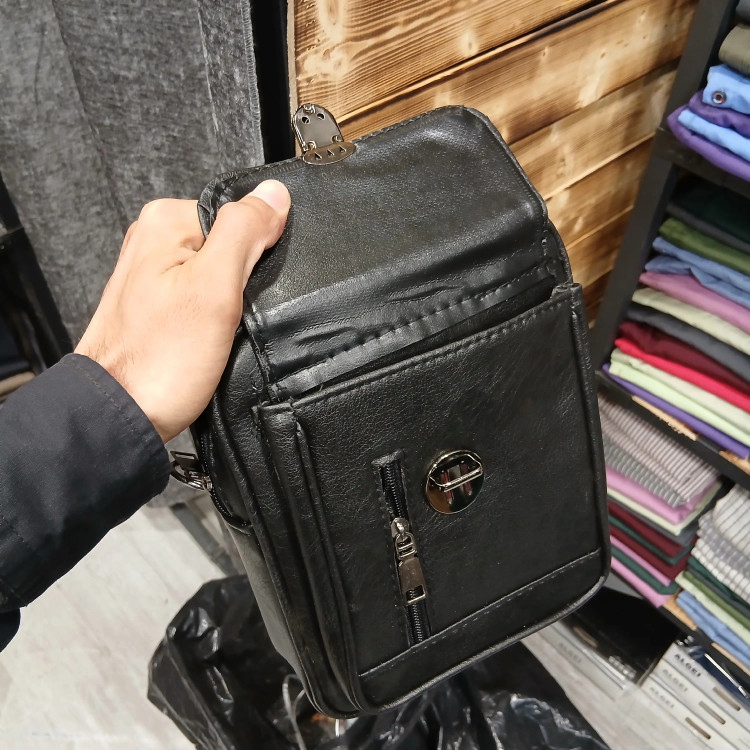 کیف دوشی اسپرت مردانه چرم مصنوعی با بند قابل تنظیم ابعاد 21 در 18 سانتیمتر