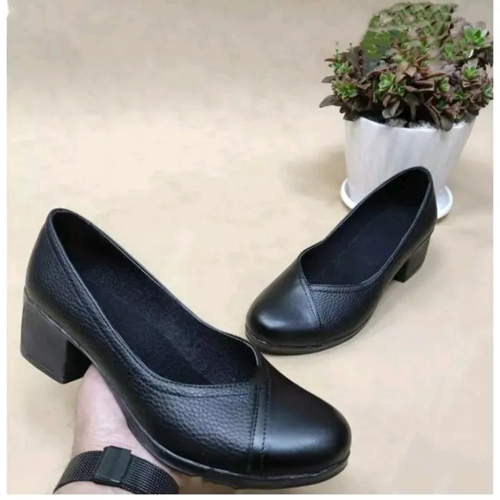 کفش طبی زنانه مدل ستایش پاشنه 5 سانت چرم صنعتی رنگ مشکی
