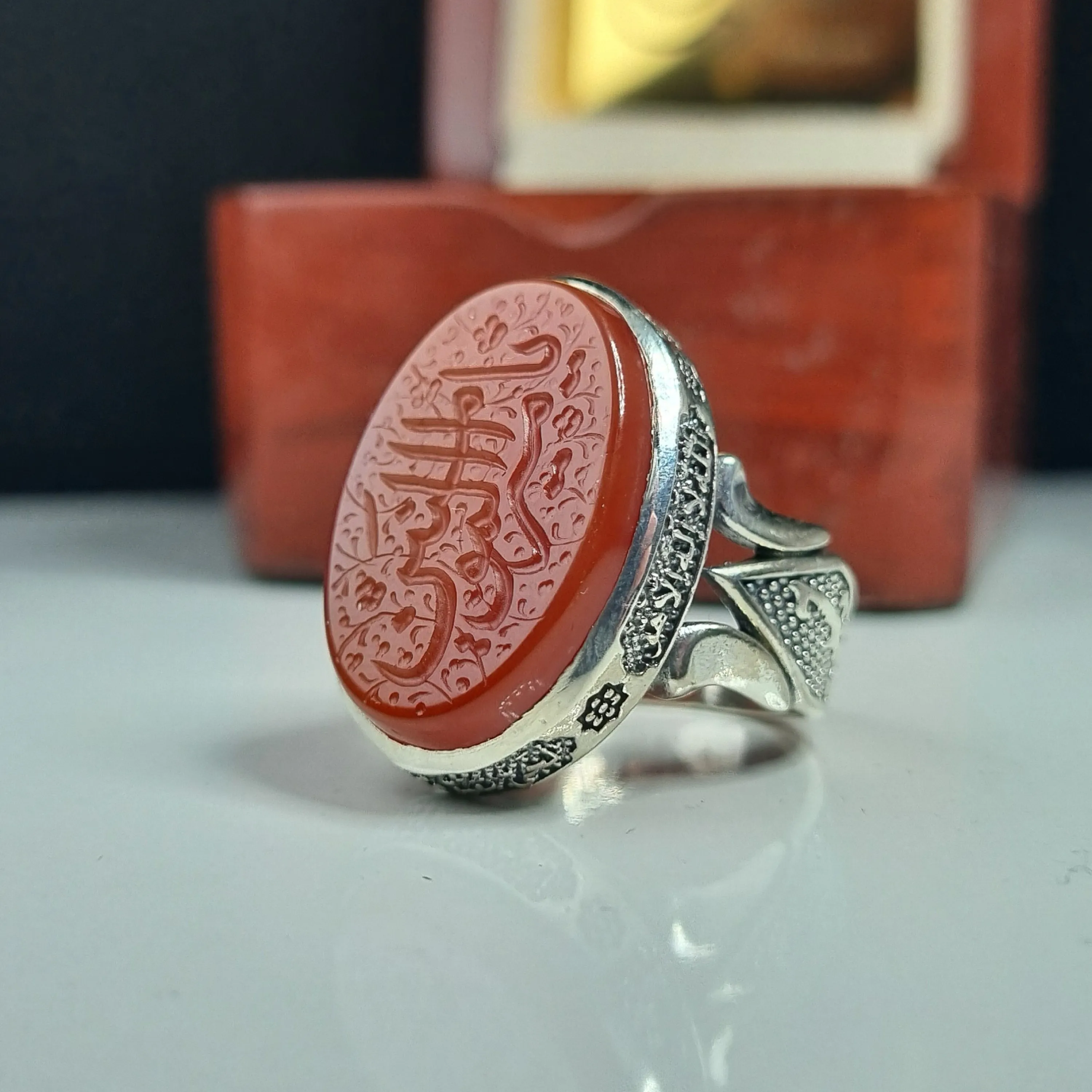 انگشتر مردانه نقره 925 عقیق سرخ با حکاکی دستی امیرالمومنین اثر استاد فتح