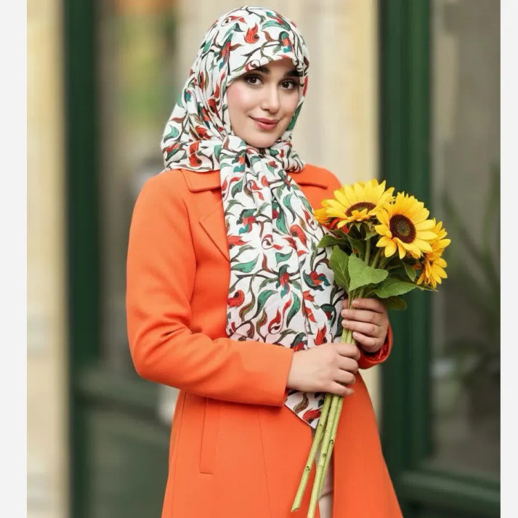 روسری نخ کاستوم طرح حنانه سایز 140 چرخ دوز