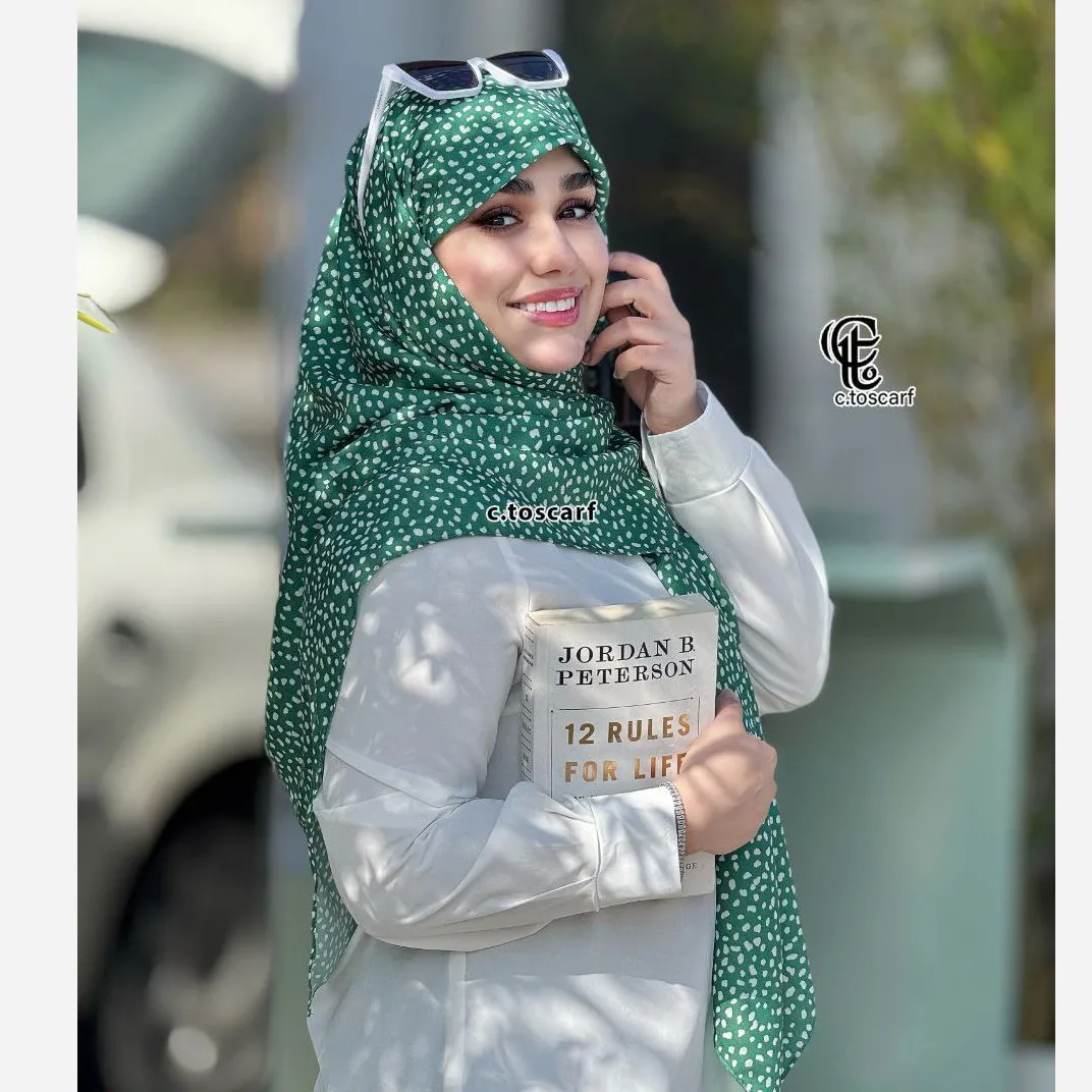 روسری نخی کاستوم طرح سپید قواره 110 دور دوخت بدون لیز خوردگی