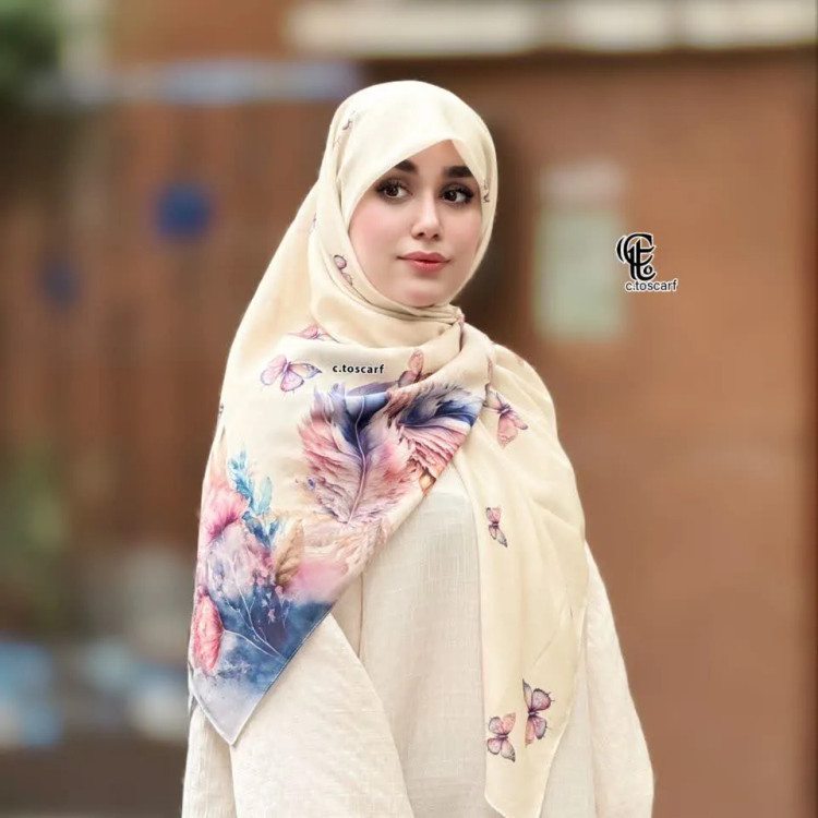 روسری مجلسی نخی کاستوم طرح پردیس سایز 140 چرخ دوز