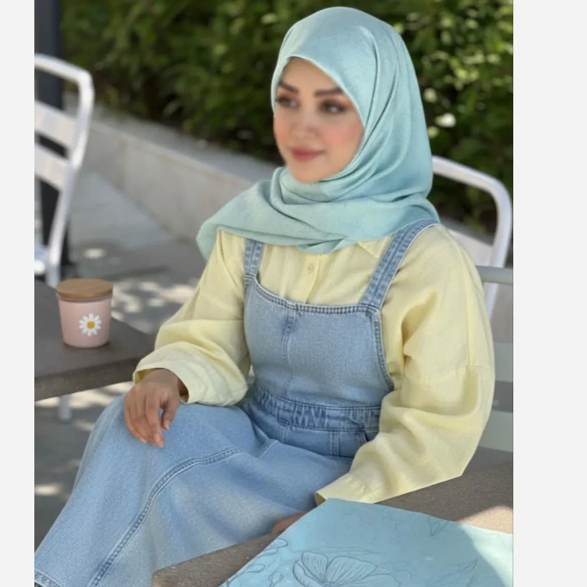 روسری نخی کاستوم طرح ندا قواره بزرگ 140 سانتیمتر چرخ دوز لیز نیست