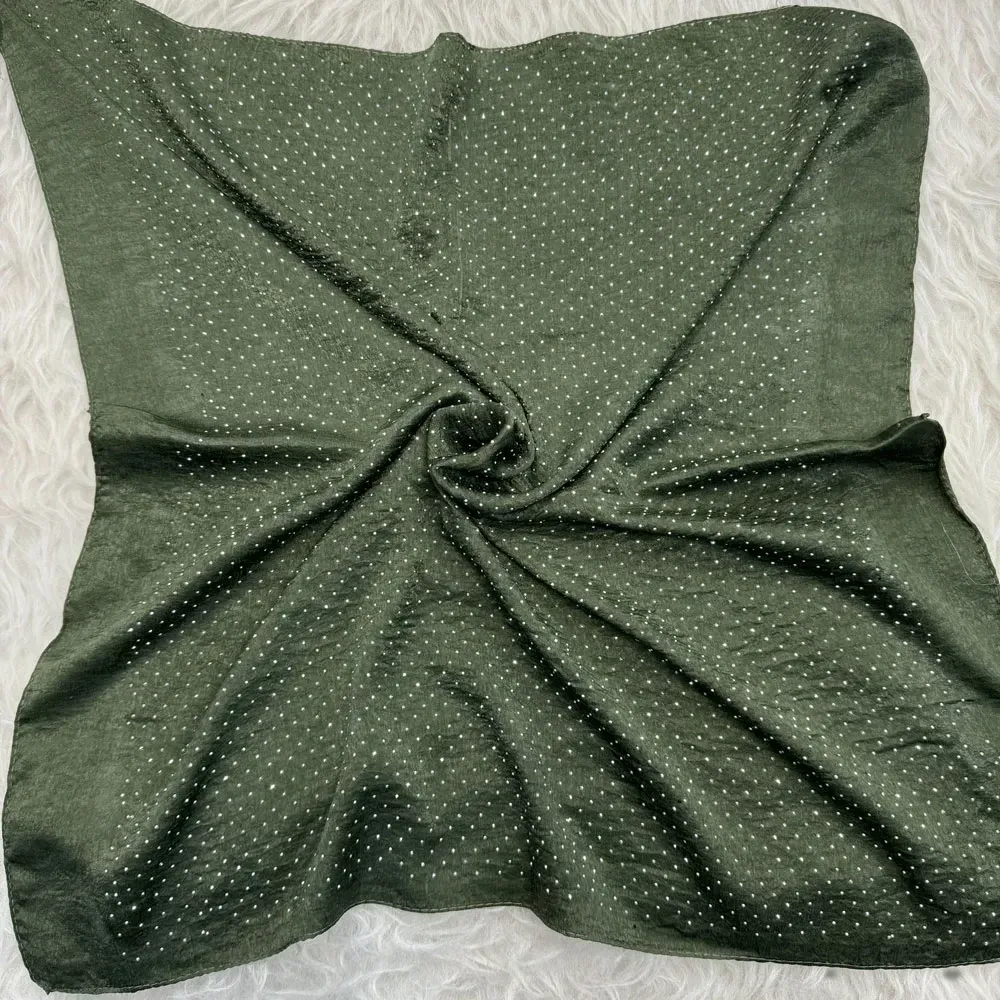 مینی اسکارف مجلسی گارزا نگین دار ابعاد 70 در 70 سانتی متر