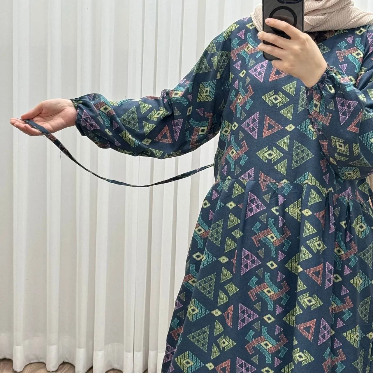 پیراهن زنانه بوگاتی فری سایز تا 46 قد 140 تن خور شیک و راحت بند کمر کمربند دار چهارفصل بدون سایه اندازی