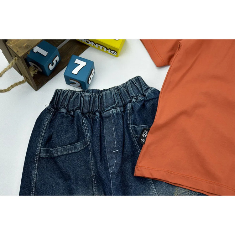 ست تیشرت و شلوارک پسرانه طرح دار با تیشرت پنبه ترک و شلوارک جین