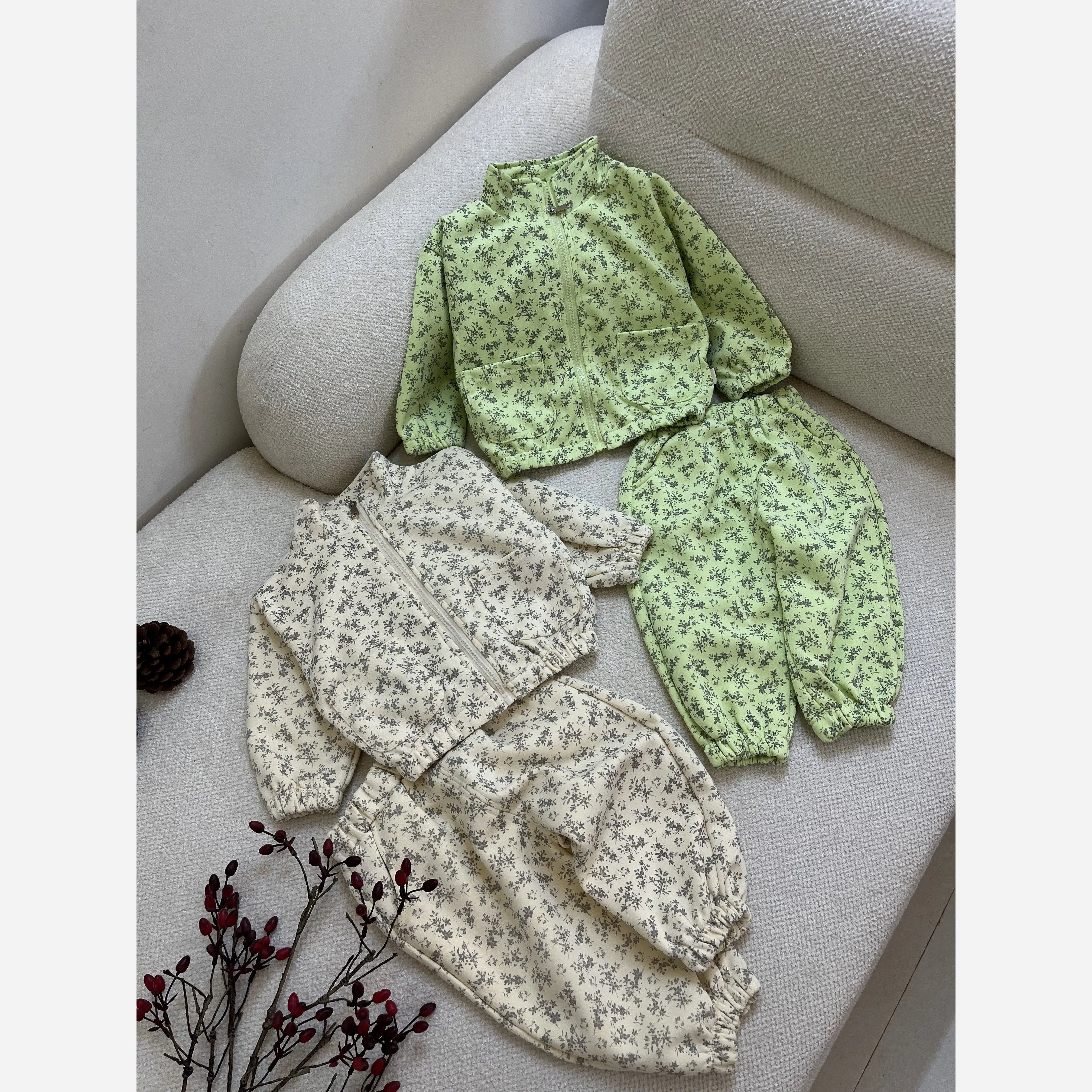 ست سویشرت و شلوار دخترانه دورس وارداتی مناسب 1.5 تا 6 سال