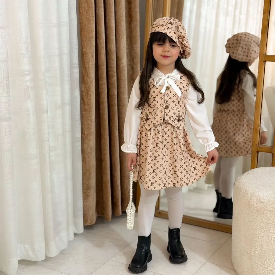 ست چهار تکه دخترانه وست شومیز دامن و کلاه طرح دار کبریتی رنگ کرم