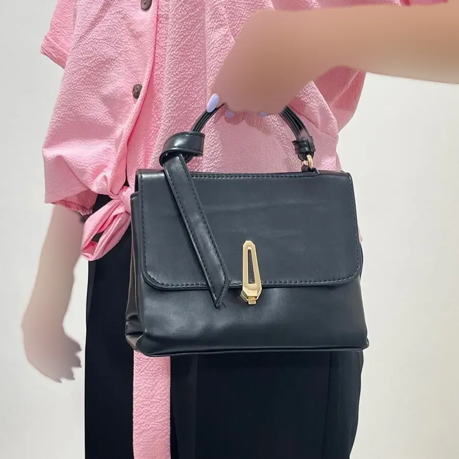 کیف دستی و دوشی زنانه دوزیپ جنس بیاله کد 1383 ابعاد 20x17x11 سانتیمتر