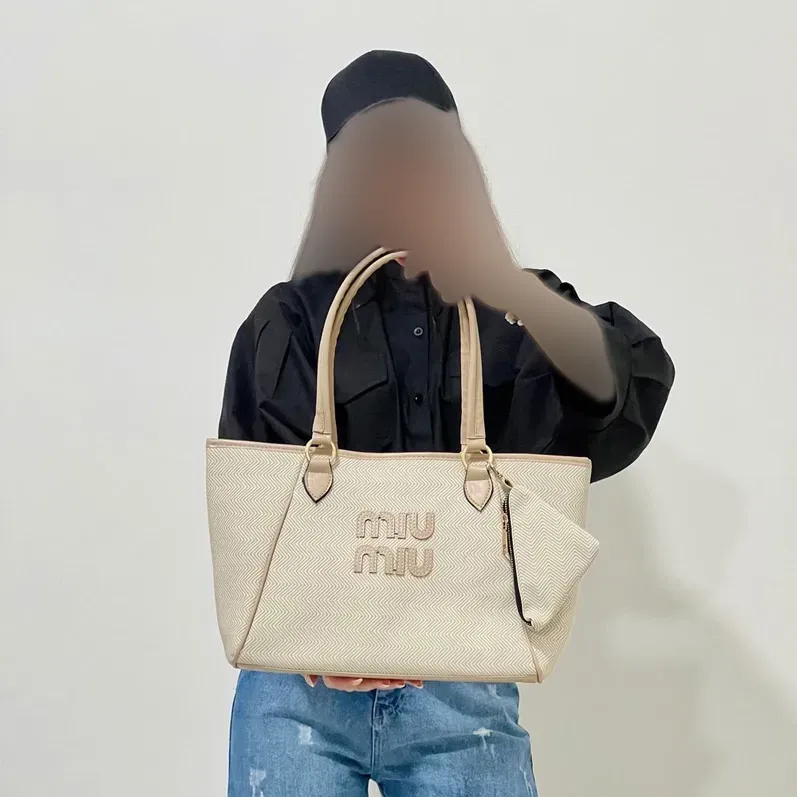 کیف بزرگ دستی و دوشی زنانه چرم مصنوعی و پارچه کنفی ابعاد 45 در 26 سانتیمتر