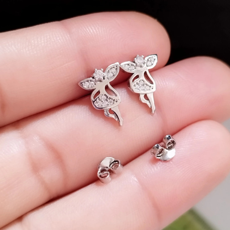 گوشواره نقره زنانه میخی عیار 925 طرح فرشته روکش طلا سفید برند BSJ silver
